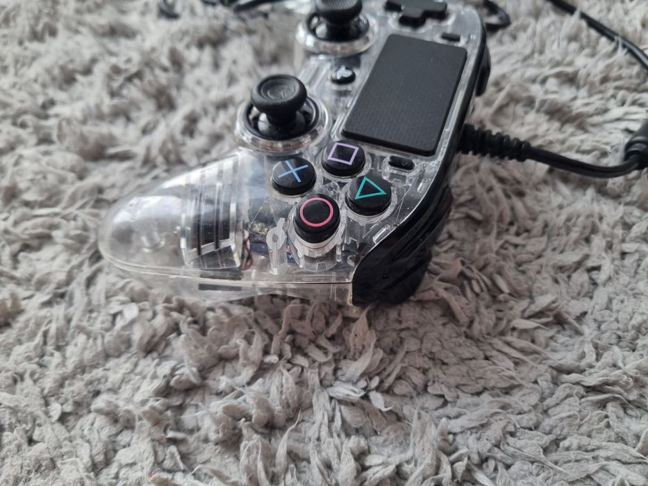 Pad Ps4 Nacon przezroczysty z niebieskim led