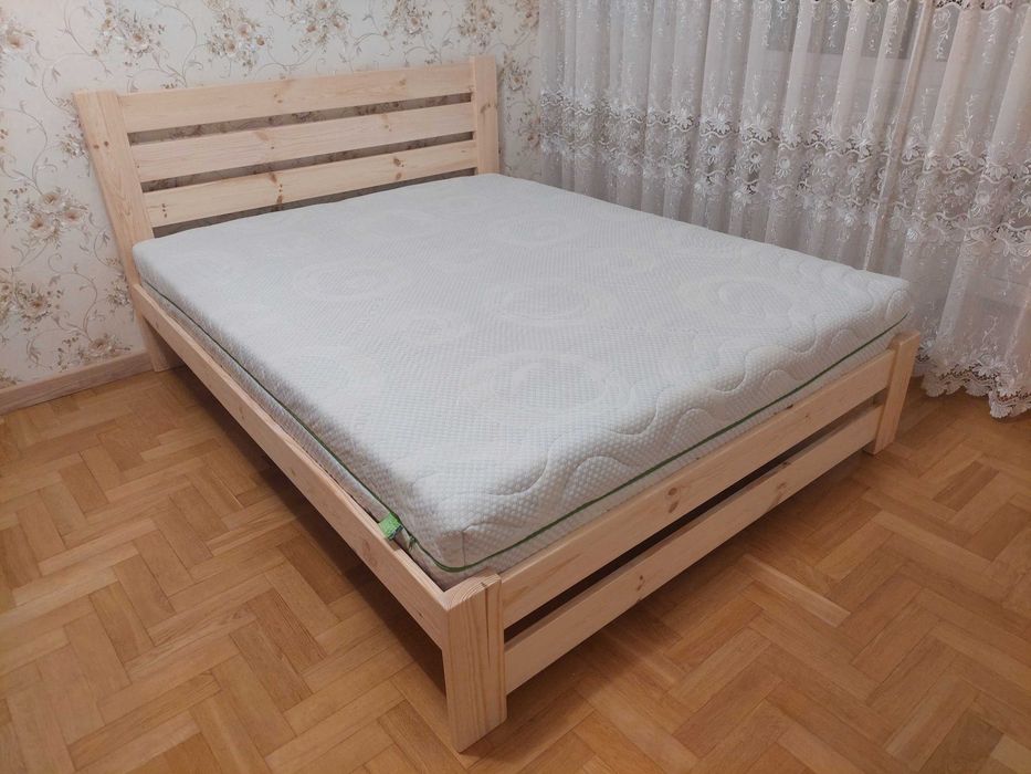 Дерев'яне ліжко Helsinкi. Деревянная кровать.