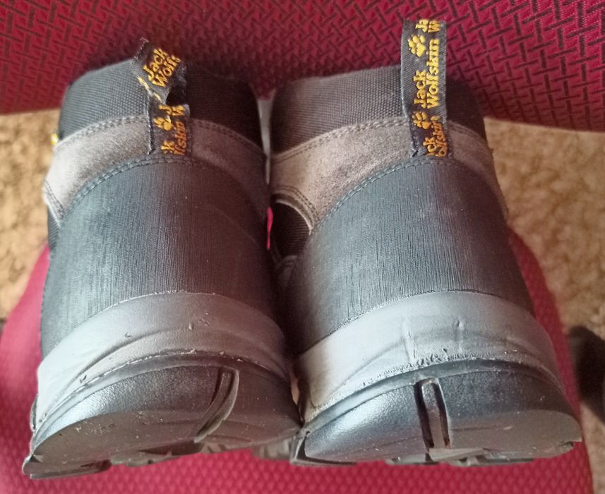 Чоловічі черевики Wolfskin.