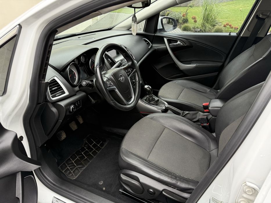 Продам Opel Astra Sports Tourer 1.7 cdti