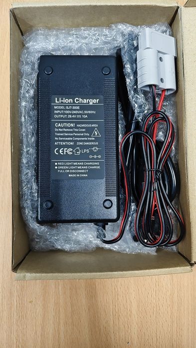 Зарядний пристрій LiFePO4