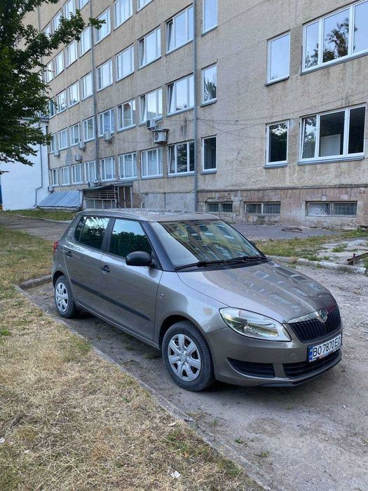 Оренда авто Skoda Fabia 470 грн, газ/бенз Шкода Фабія, таксі, доставка