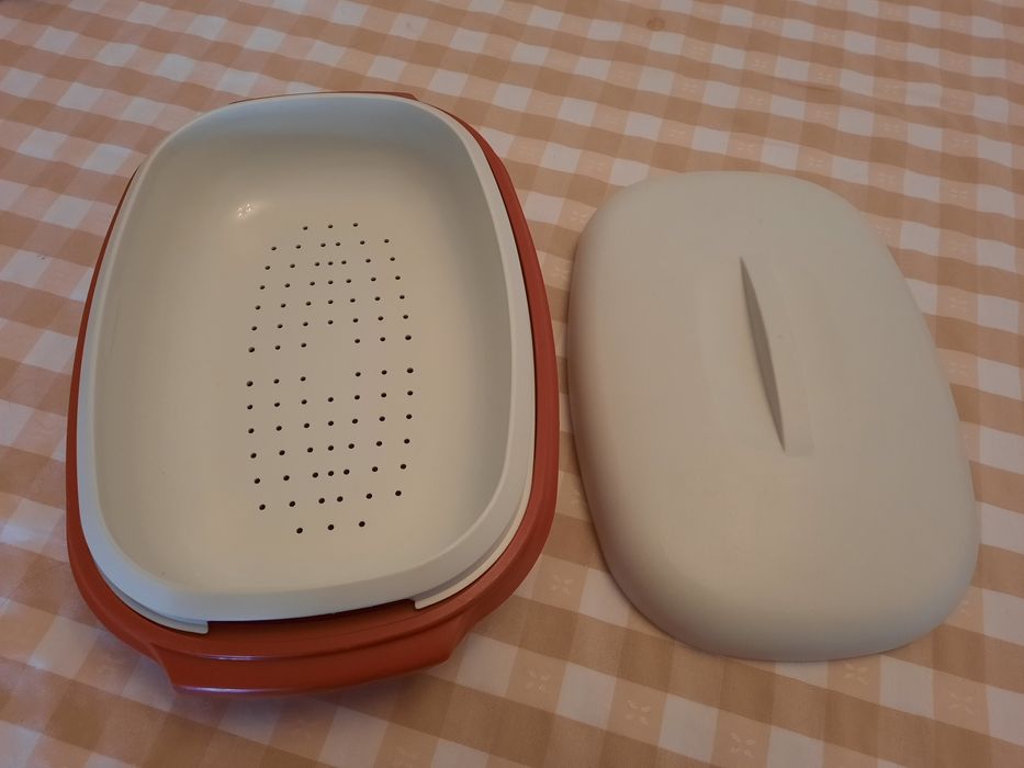 Travessa oval com tampa Tupperware