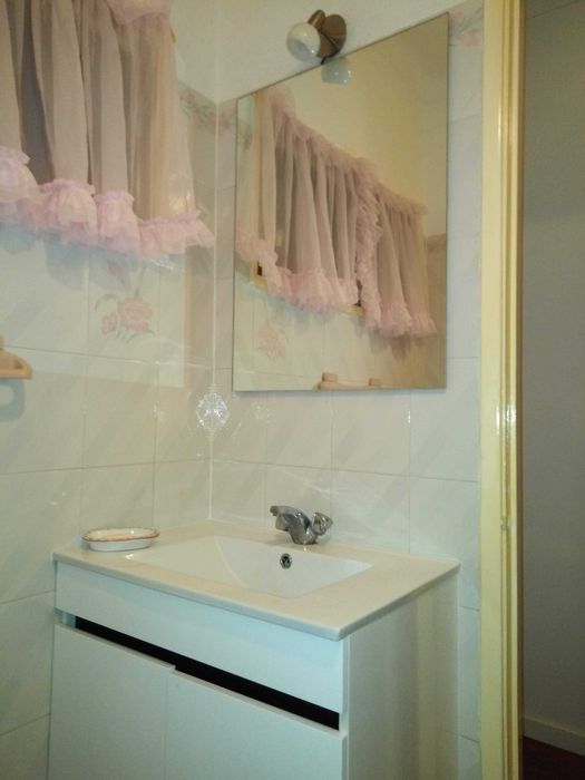 Vende-se T2,Mercês/Sintra,2 minutos da Estação da CP