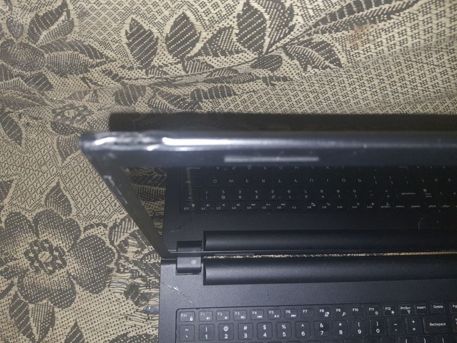 Продам НоутDell Inspirion15 3000 с процем AMD A6 4ядра.