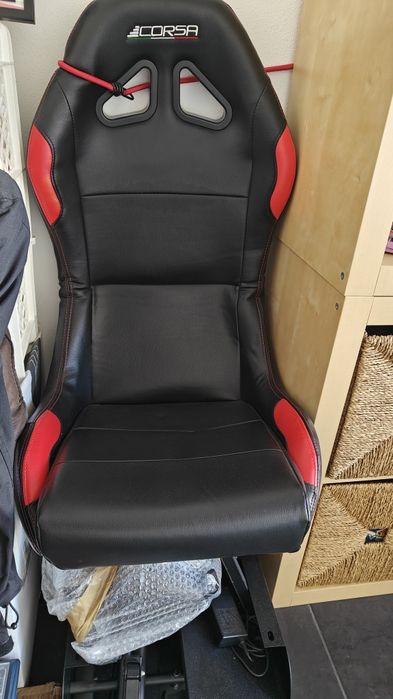 Assento de corrida Corsa Driving + Volante e pedais Logitech G29