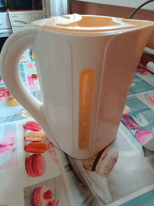 Неробочий електрочайник HILTON WK 9224 на запчастини або відновлення