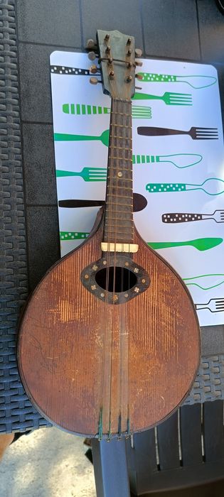 Mandolina instrument strunowy szarpany