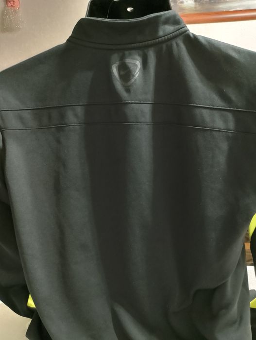 Bluza uniwersalna Nike rozmiar M ze wstawkami jaskrawymi