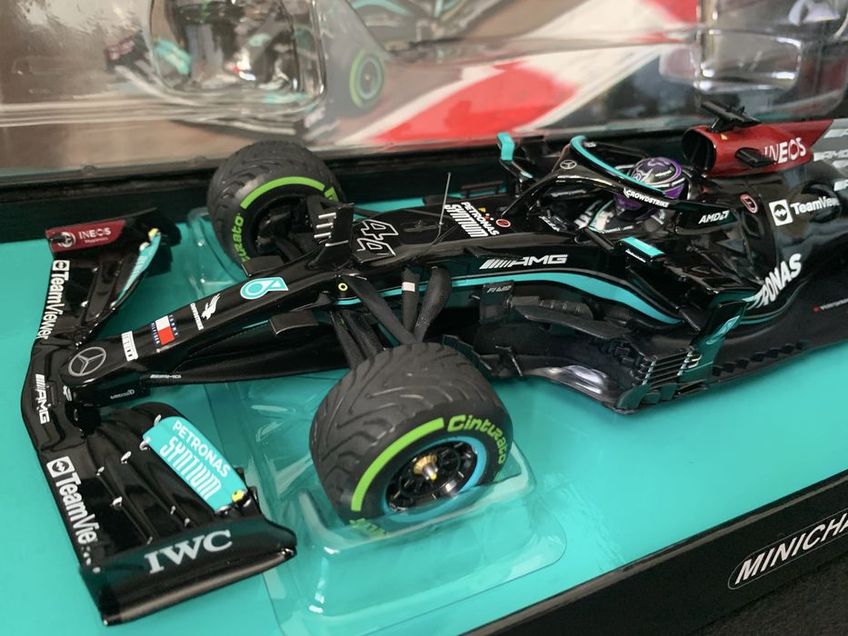 F1 minichamps 1:18 Mercedes - AMG W12 Lewis Hamilton