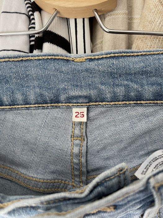 Jeansy jasno niebiskie Levis 25