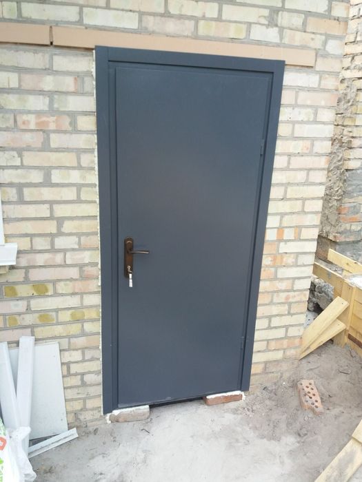 Найкраща ціна Вхідні двері металеві технічні Антрацит дсп в наявності