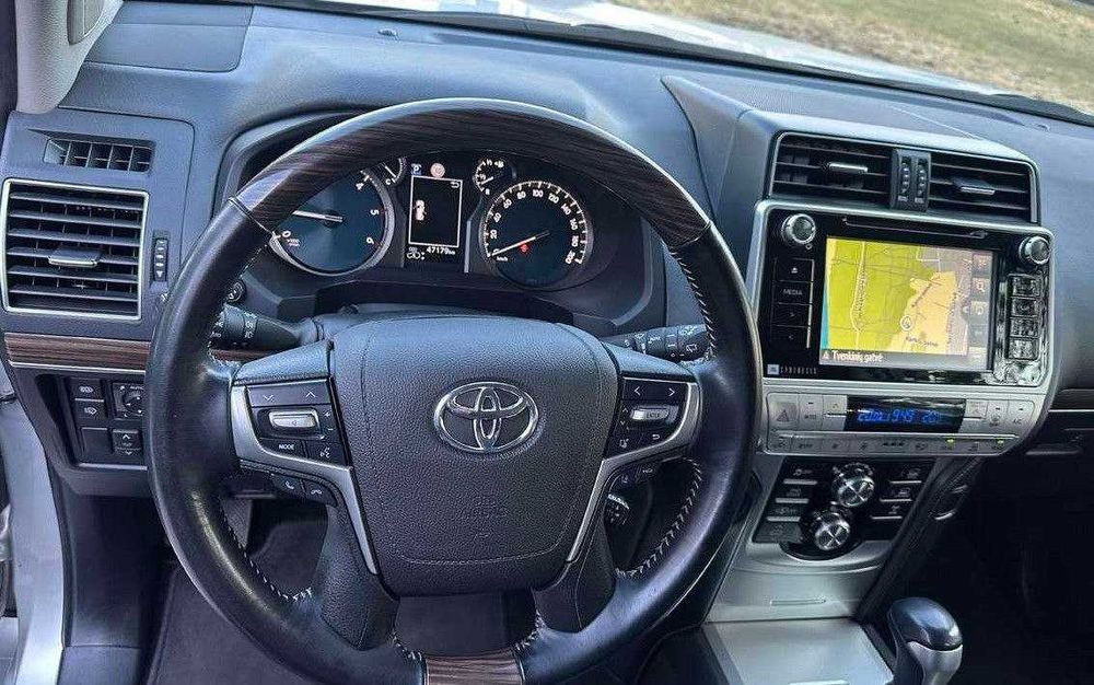 У продажі авто з ЄС Toyota Land Cruiser Prado 2019 року.