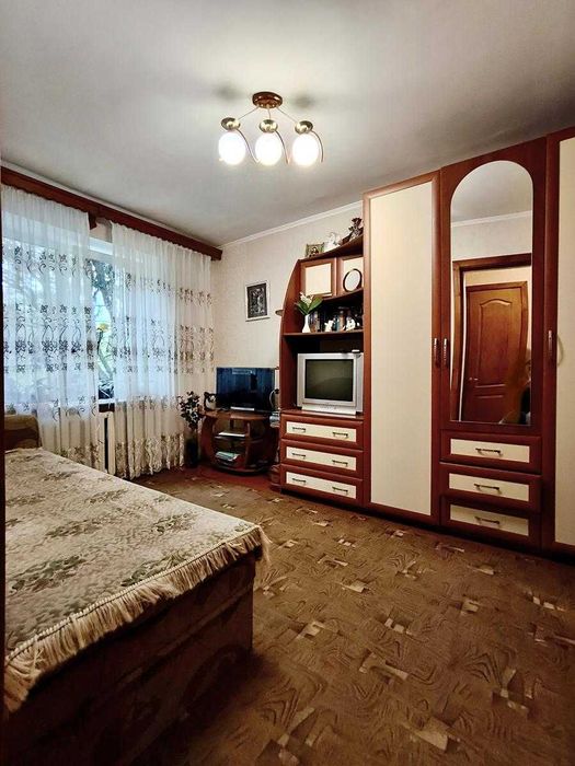 Продаж 1-кімнатного житла 24 м2 в районі проспекту Михайла Грушевського.