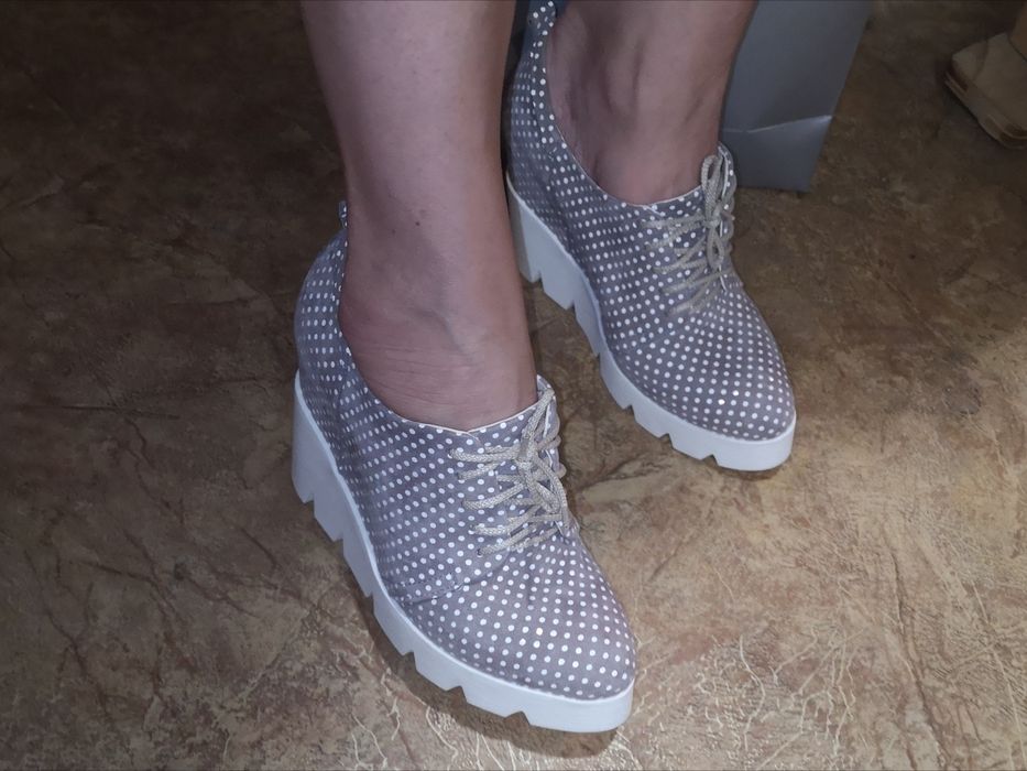 Ботильены (туфли) из натуральной кожи на танкетке, 39р, 25см. Новые.