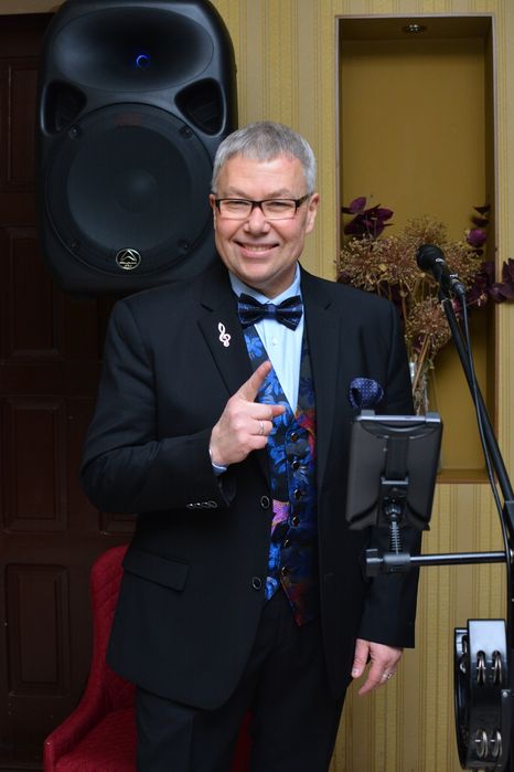 Стильний ведучий, музичний супровід, живий спів на будь-яке Ваше свято