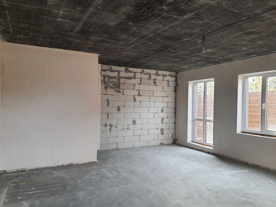 єВідновлення! Квартира з власним подвір'ям.