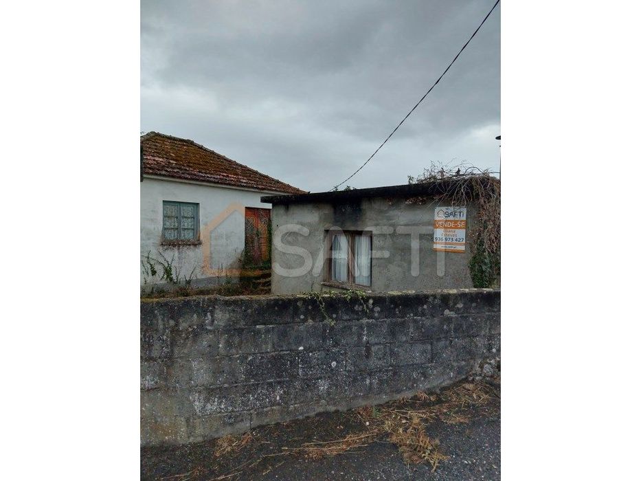 Moradia para reconstrução com terreno — Trute, Viana do Castelo
