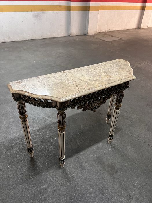 Credência com pedra marmore e espelho