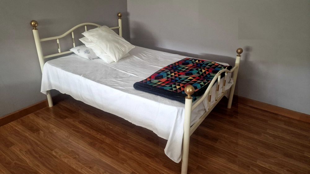 Móveis e peças decorativas
