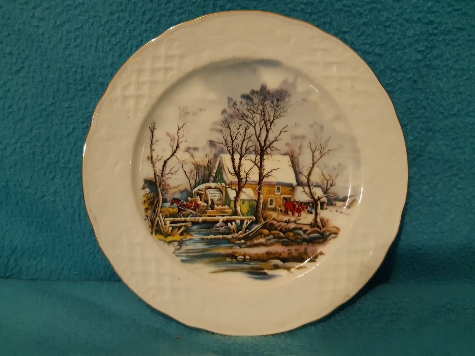 Pratos decorativos de louça