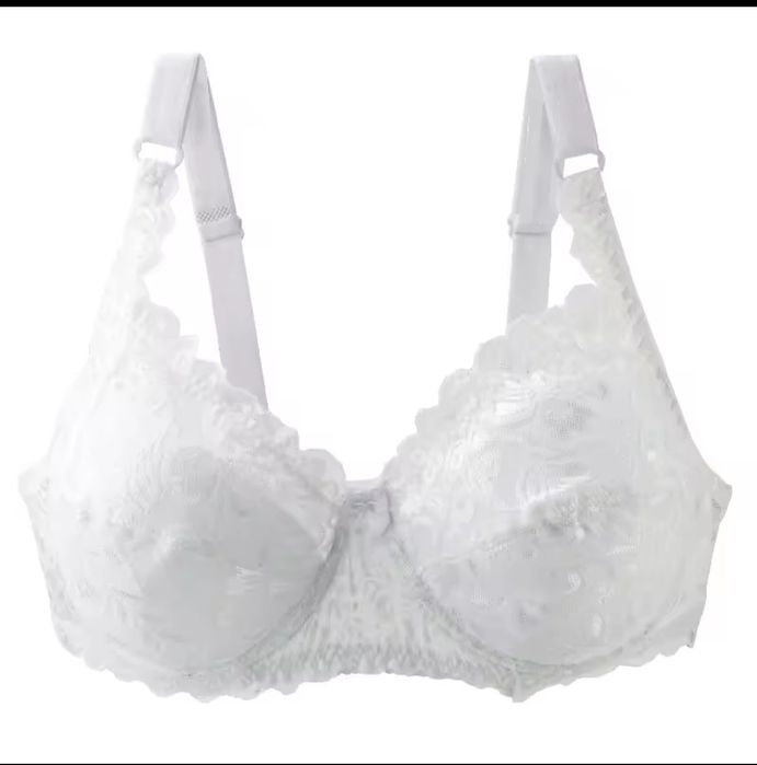 Очень мягкий, нежный бюстгальтер, размер 90D, маломерит, на размер 90С