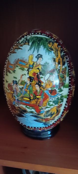 Ovo em porcelana chinesa antiga