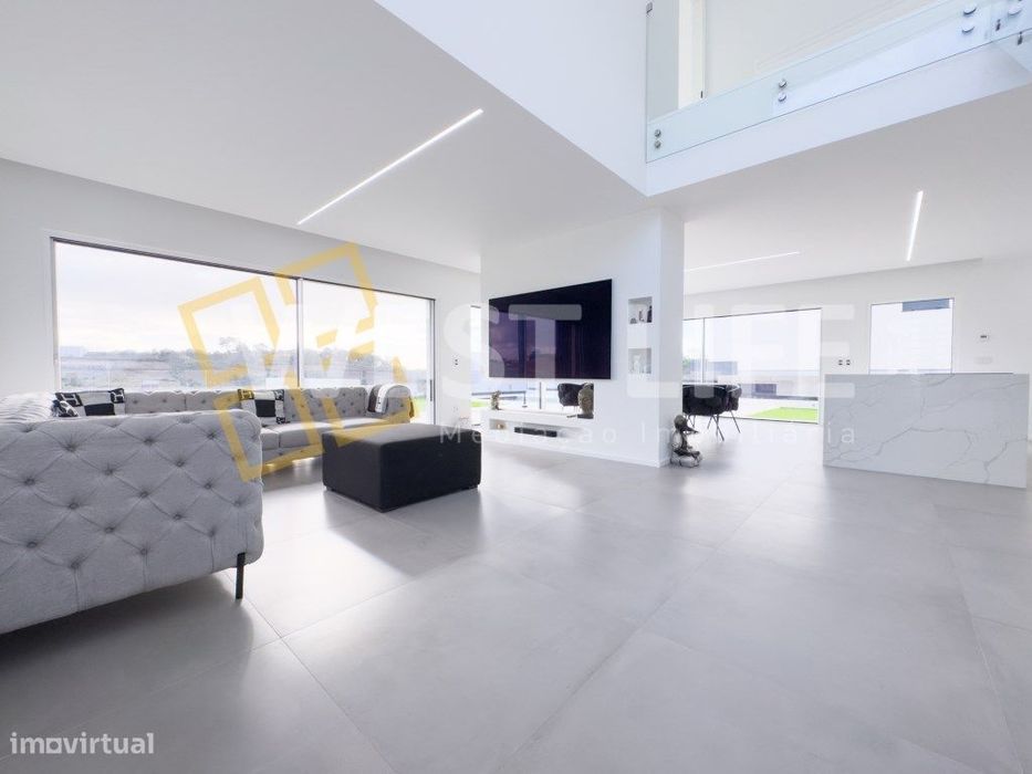 Magnifica moradia T3 de arquitetura contemporânea em Mafra como NOVA