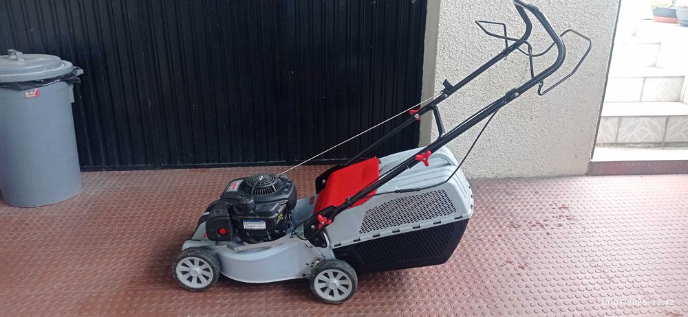 Máquina para cortar Relva