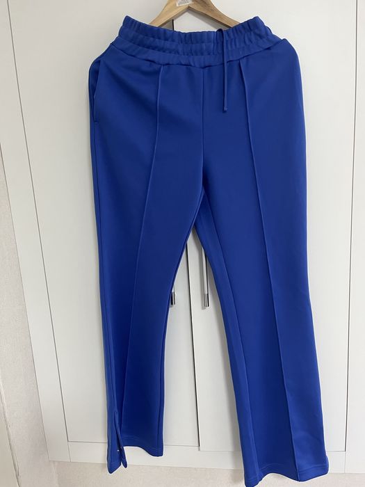 Крутий яскравий спортивний костюм