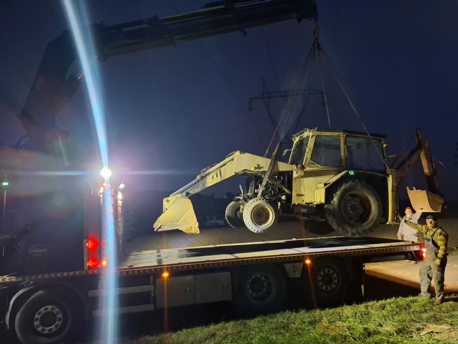 Usługi transportowe busem 3,5t  i lawetą.