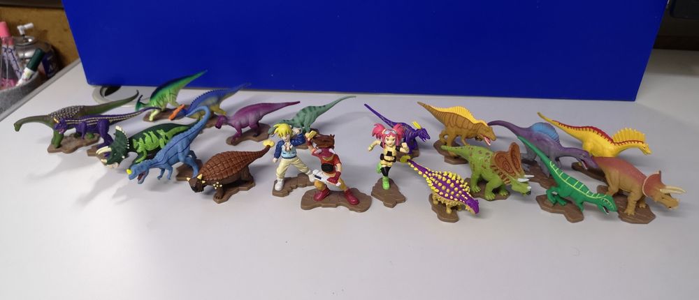 Rabbids Invasão / Dinosaur King (bonecos)