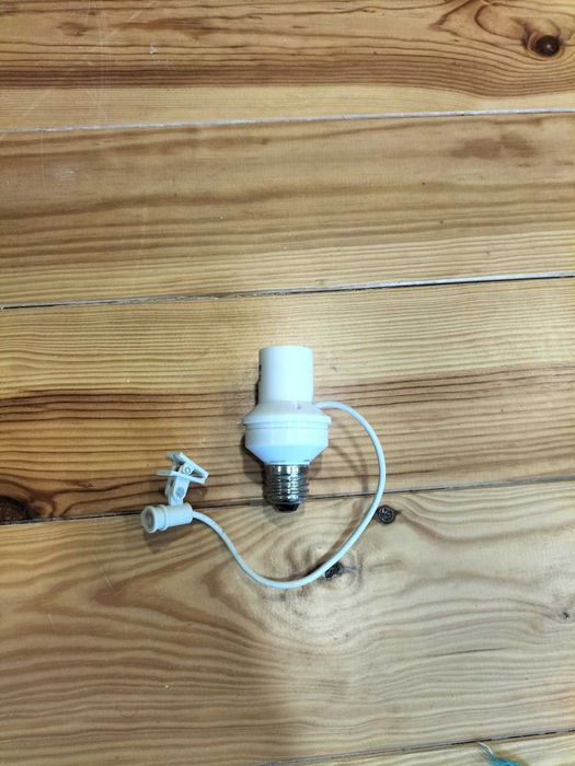 Casquilho para lâmpada com detetor de movimento