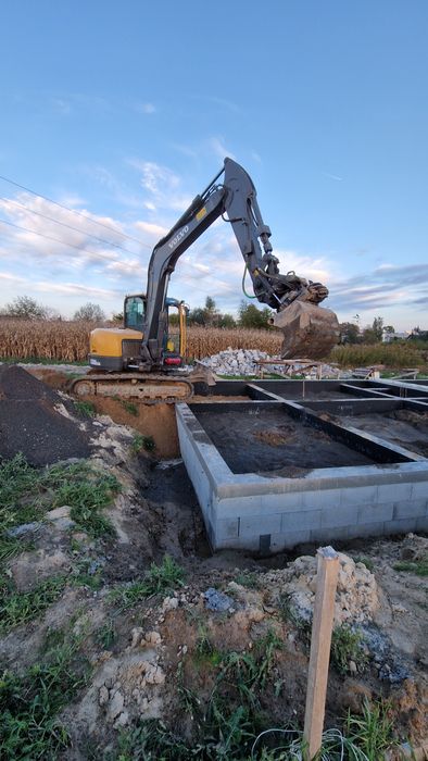 Prace Ziemne Budowa Dróg Zjazdów Utwardzenie Drogi Koparko ładowarka