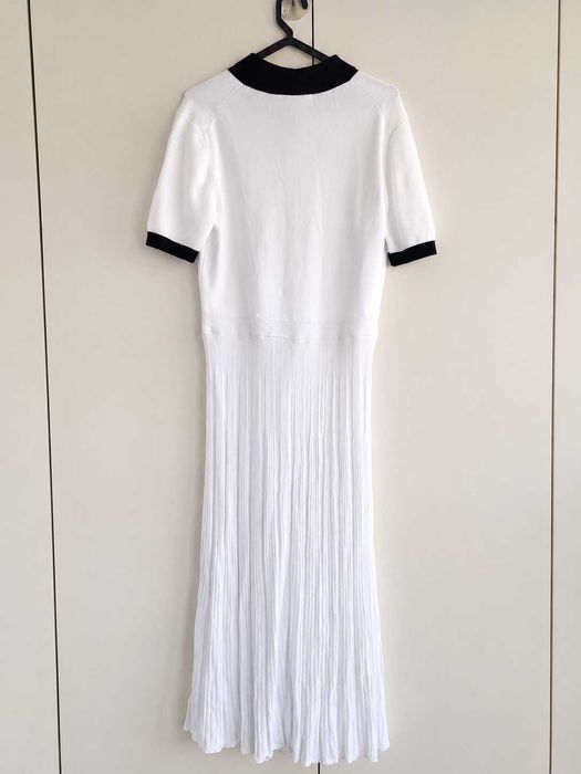 Vestido Branco de Malha Plissada com Gola Preta > Michael Kors