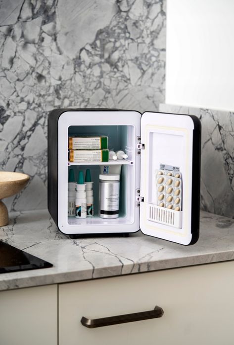 Lodówka Turystyczna Przenośna 4L na Kosmetyki Leki Chłodzi Grzeje 12V