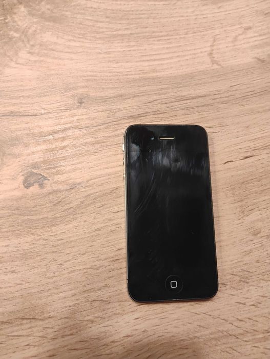 iPhone 4 w zestawie z ladowarka
