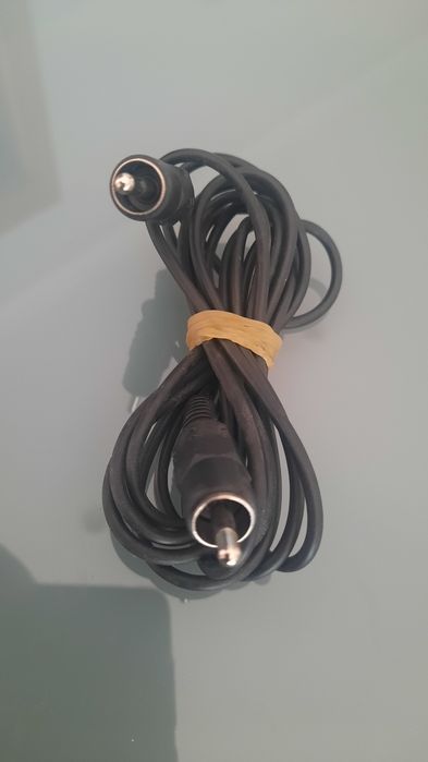 Cabos vários (modem, audio, RCA, carregador LG, ext. USB)