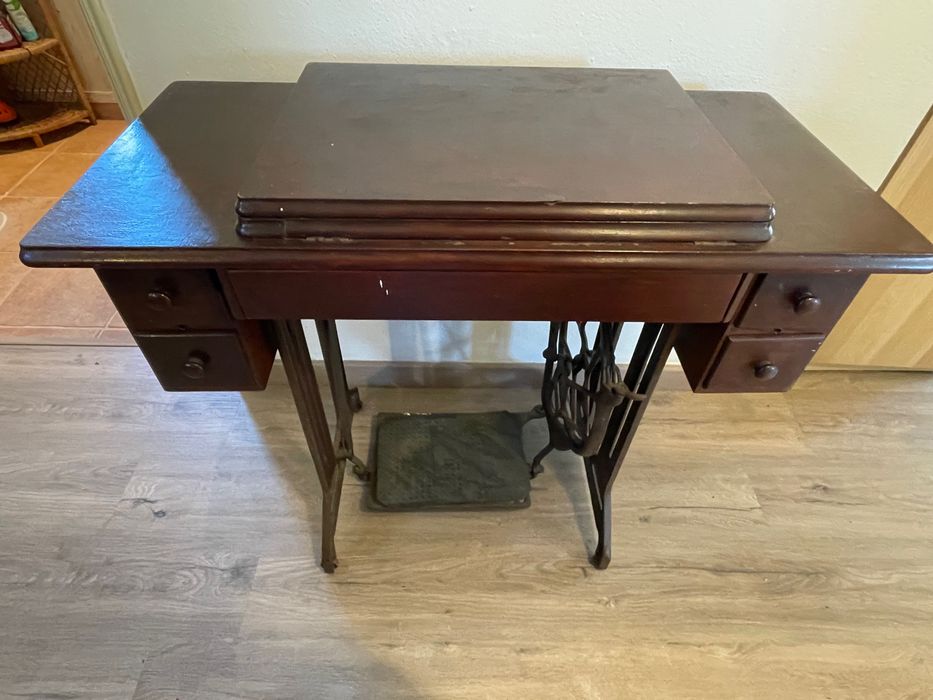 Máquina coser antiga Singer