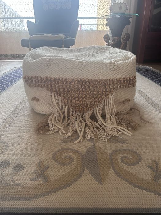 Puf ou pousa pés rústico de fabrico artesanal