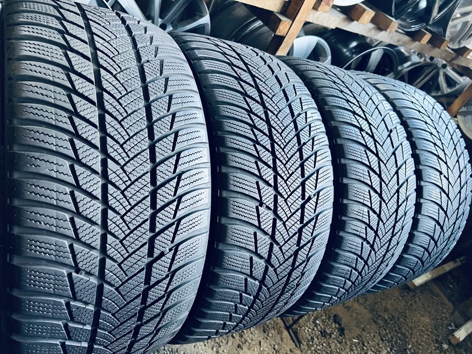 Шини Резина Зимові 245 40 18 Bridgestone Blizzak LM001 4шт