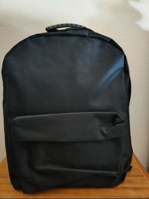 Mochila Escolar Preta, design moderno, prática da marca Ambar