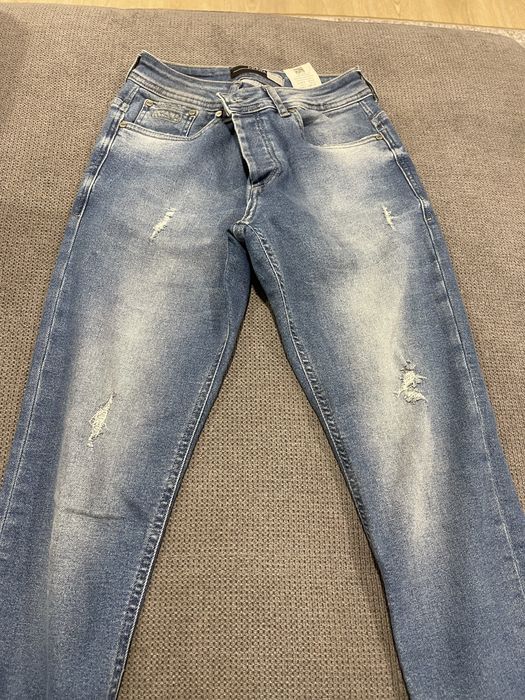 Продам джинсы женские Prada