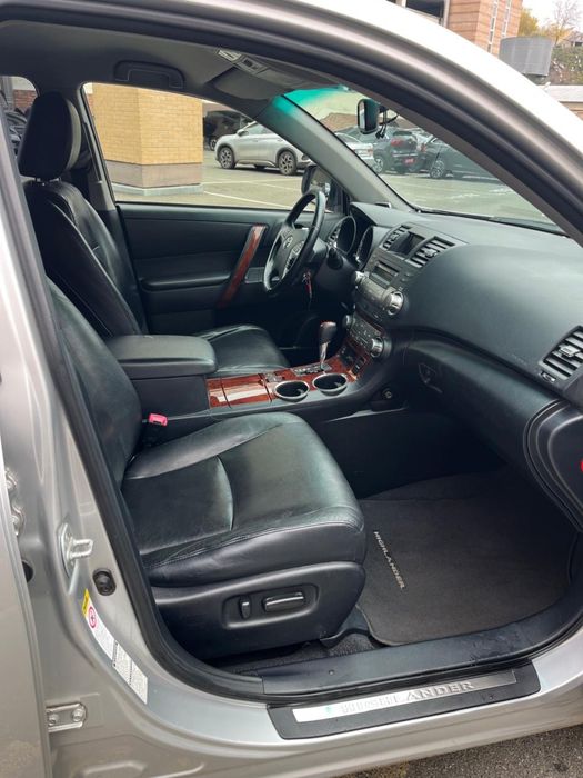 Продаю авто Highlander 2011 року