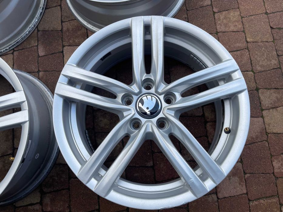 3827. Alufelgi 17" Golf Beetle Toutan Kodiaq Octavia 7J ET40 5x112