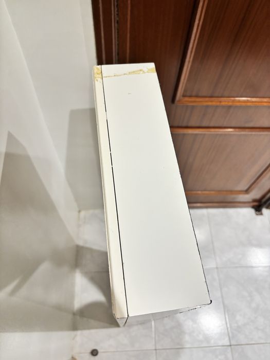 Armario guarda-joias com espelho corpo inteiro