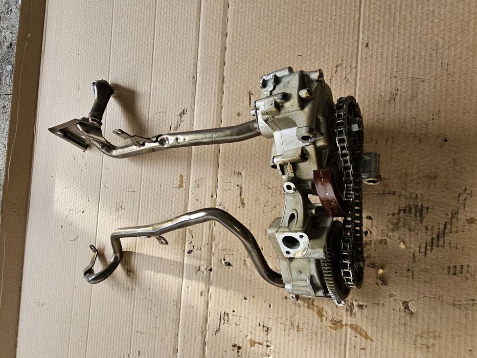 Bmw m3 s65b40  pompa oleju pompy e92 e92 e93 s65b40