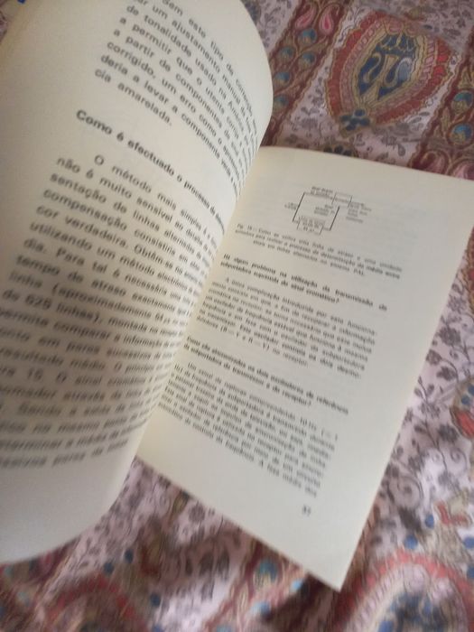 Livro técnico Televisão a Cores