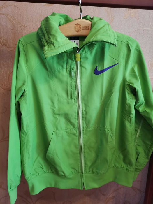 Вітровка жіноча NIKE нова