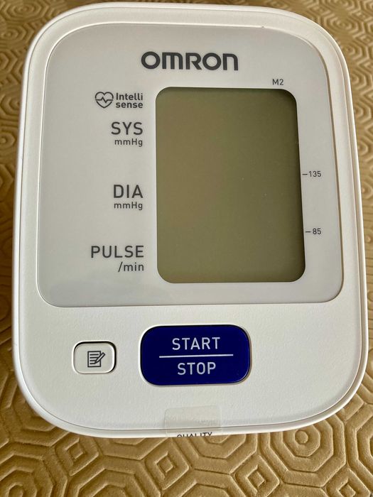 Medidor de tensão arterial de braço Omron M2 como novo